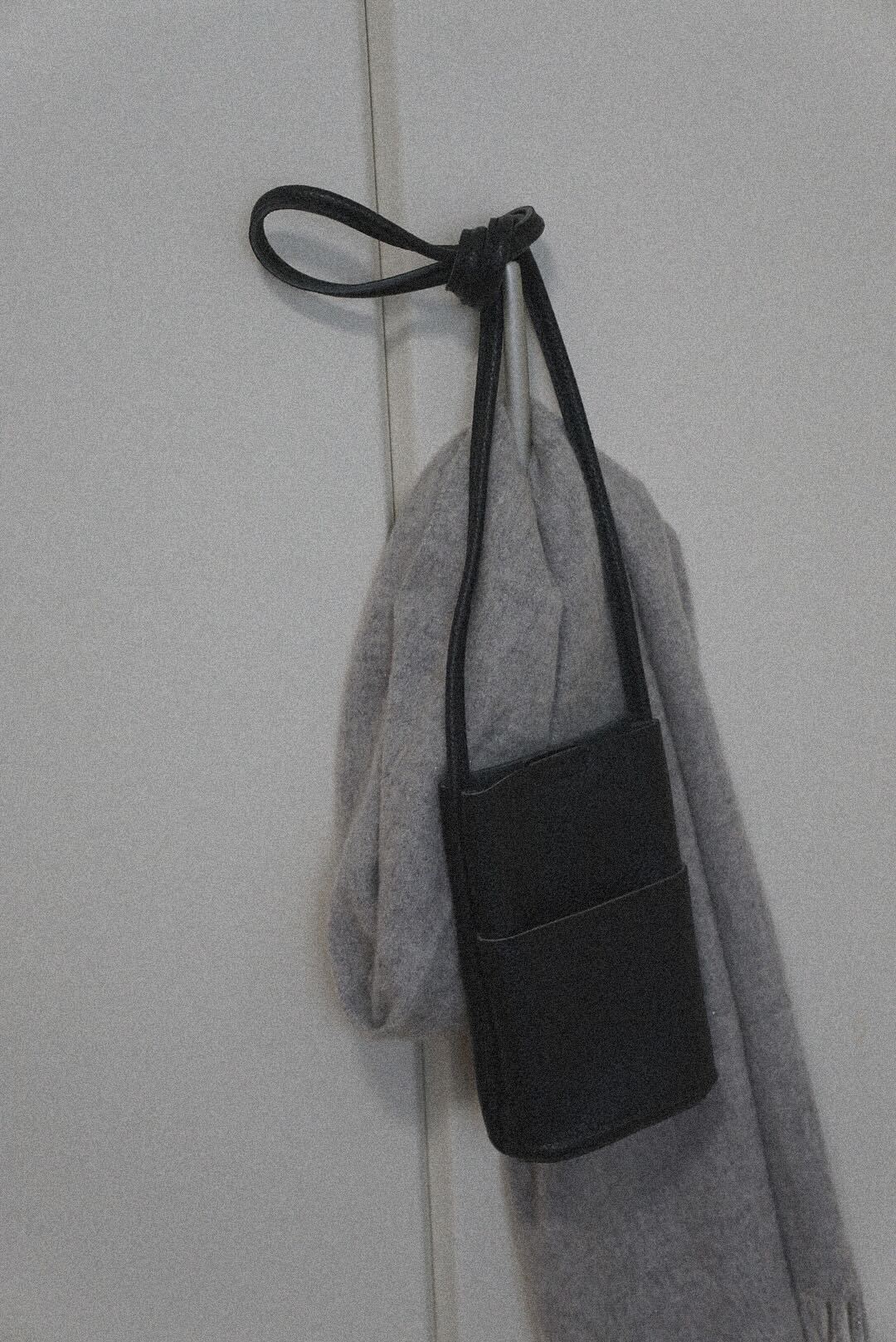 Slim leather shoulder