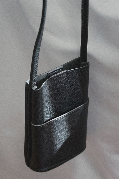 Slim leather shoulder