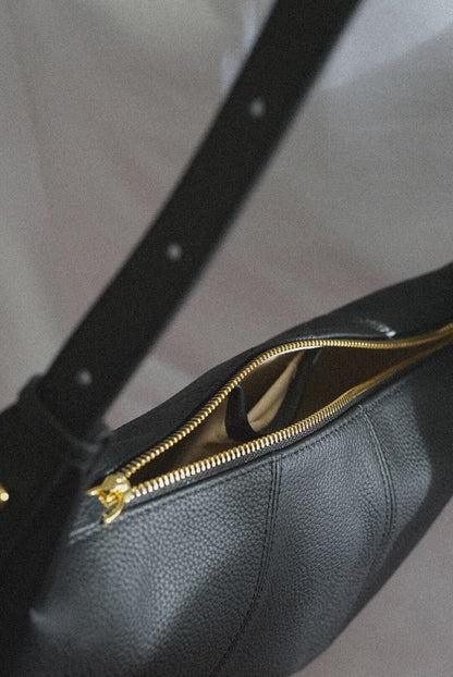 Half-moon leather shoulder
