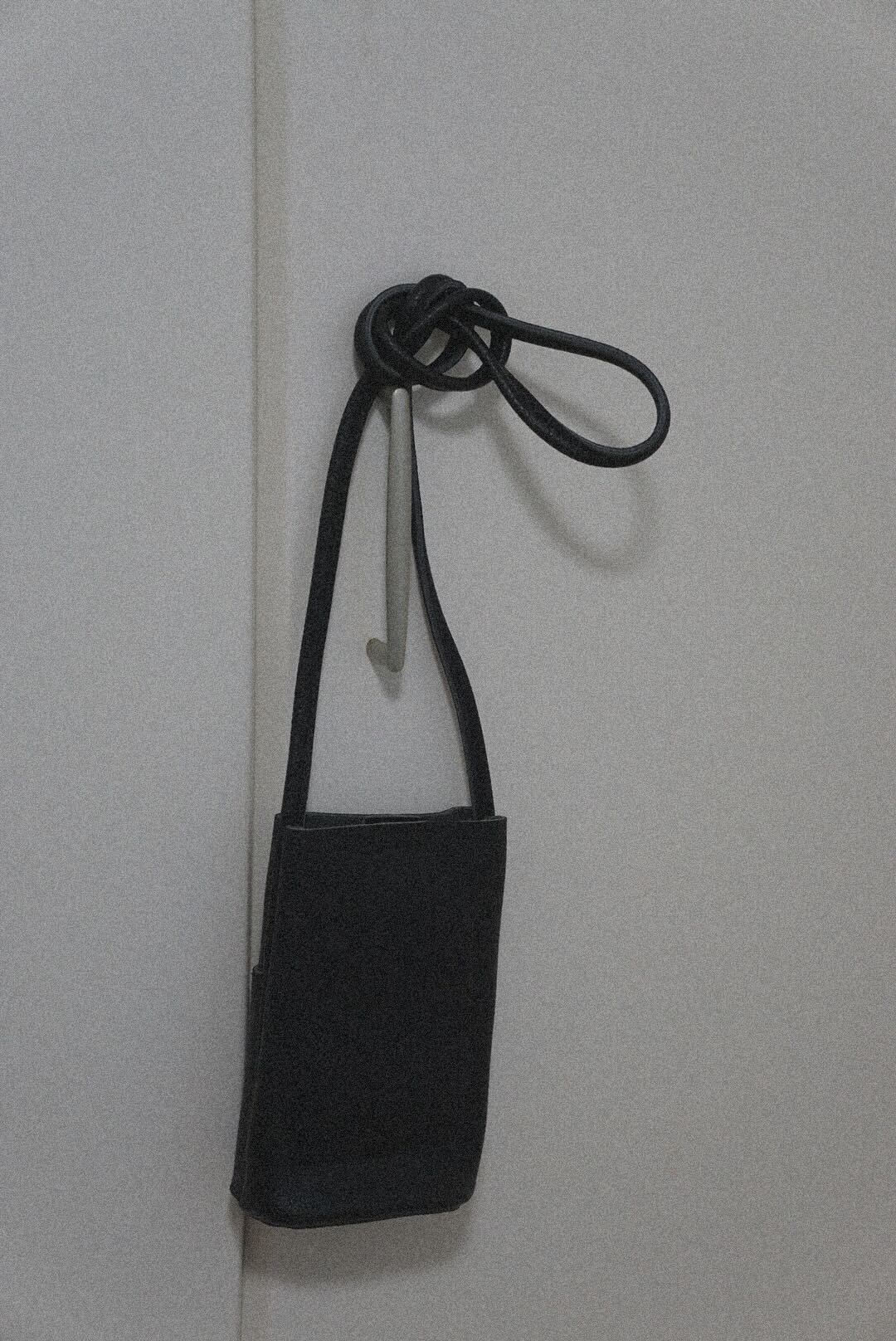 Slim leather shoulder