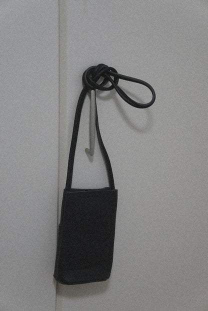 Slim leather shoulder