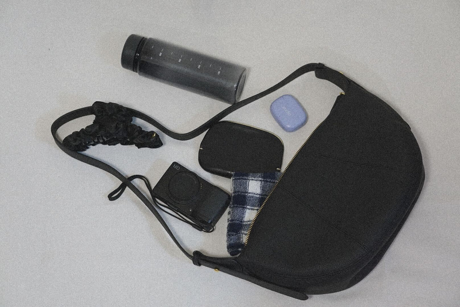 Half-moon leather shoulder