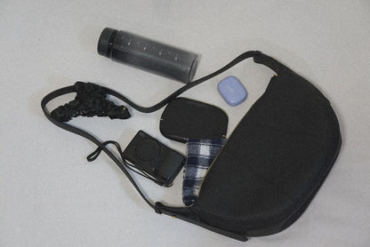 Half-moon leather shoulder