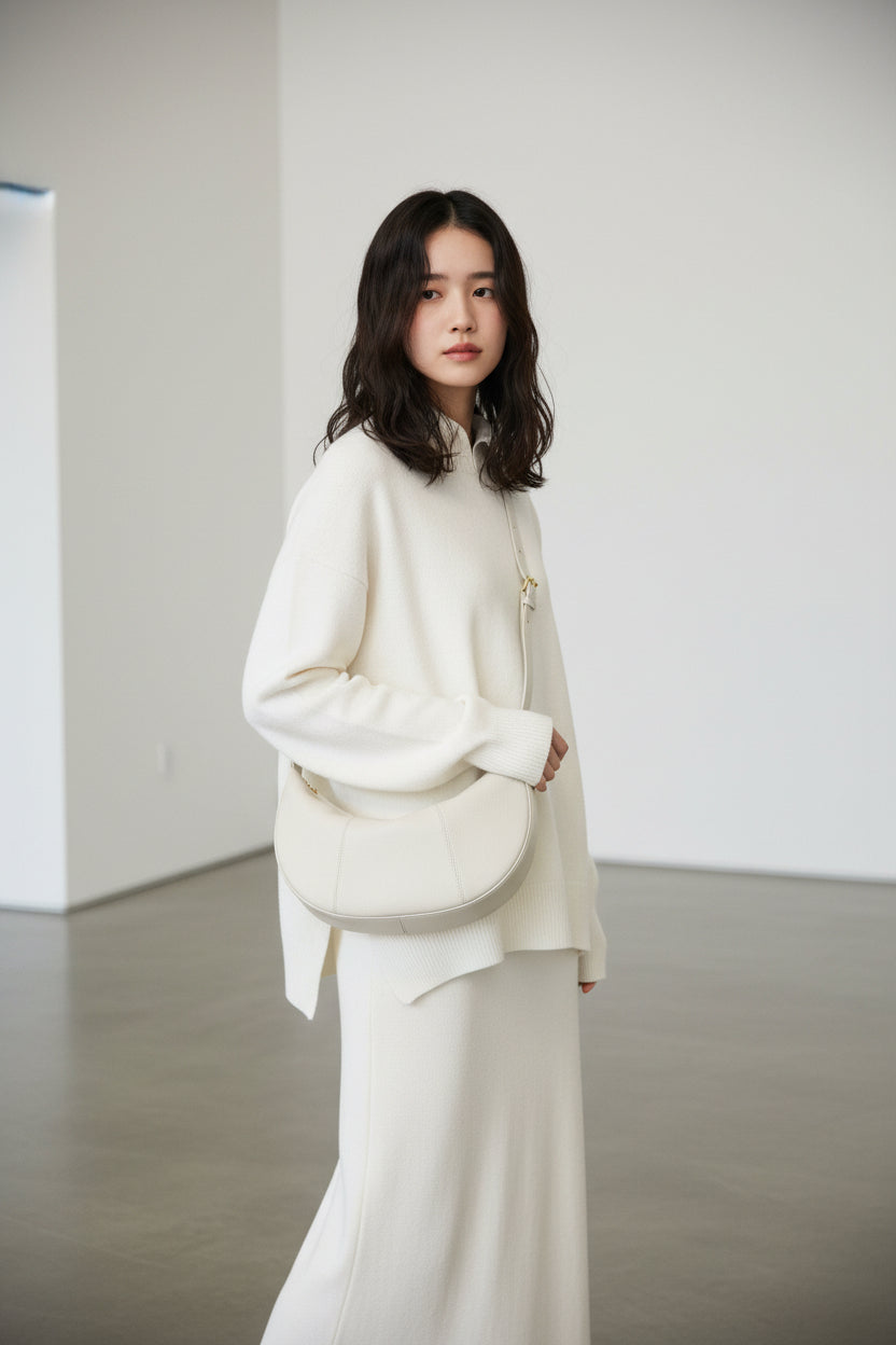 Half-moon leather shoulder