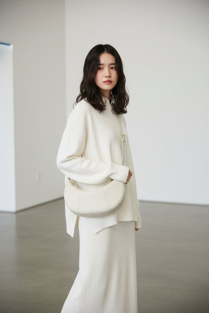 Half-moon leather shoulder